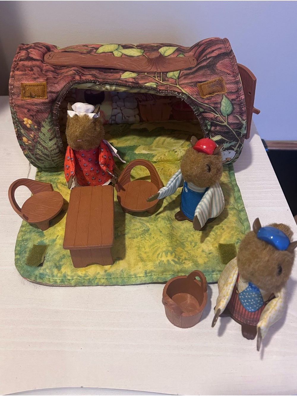 Fisher-Price 1979 Woodsey Squirrel Family Log House Playset